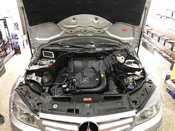 【台北】MERCEDES BENZ賓士 C-Class Sedan C200 CGI W204 2010年 原車電瓶 韓製ATLAS BX AGM SA 58020 80AH 800A(EN) 更換 汽車電池 德國VARTA華達 德國廠 AGM F21 80AH 800A(EN) IMG_4684