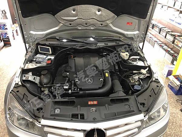 【台北】MERCEDES BENZ賓士 C-Class Sedan C200 CGI W204 2010年 原車電瓶 韓製ATLAS BX AGM SA 58020 80AH 800A(EN) 更換 汽車電池 德國VARTA華達 德國廠 AGM F21 80AH 800A(EN) IMG_4682