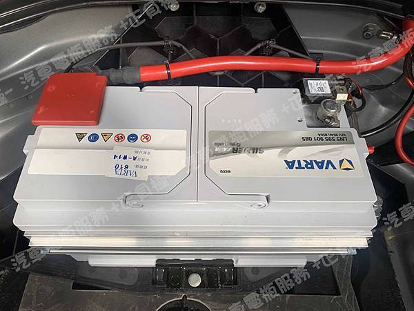 【台北】MERCEDES BENZ賓士 E-Class Sedan E300 BlueTEC Hybrid 油電版 W212 2014年 Auxiliary battery輔助電池 原廠電瓶 BENZ AGM 95AH 850A(EN) 更換 汽車電池 德國VARTA華達 韓國廠 AGM LN5 595901085 95AH 850A(EN) IMG_4257