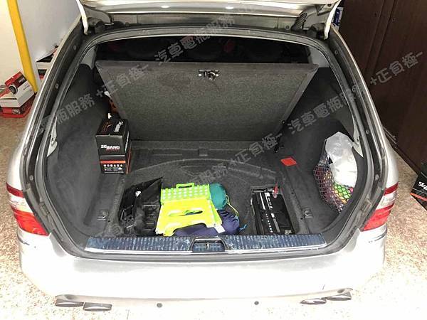 【台北】MERCEDES BENZ賓士 E-Class Estate E320 AMG S211 2003年 原車電瓶 韓製BOSCH博世 AGM LN5 95AH 850A 更換 汽車電池 德國VARTA華達 德國廠 AGM G14 95AH 850A(EN) IMG_4723