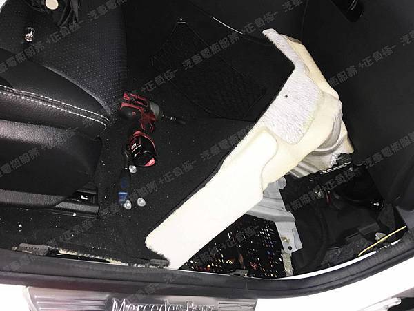 【台北】MERCEDES BENZ賓士 C-Class Sedan C200 W205 2016年 Auxiliary battery輔助電瓶(變壓器、電容器) 更換紀錄 IMG_1612