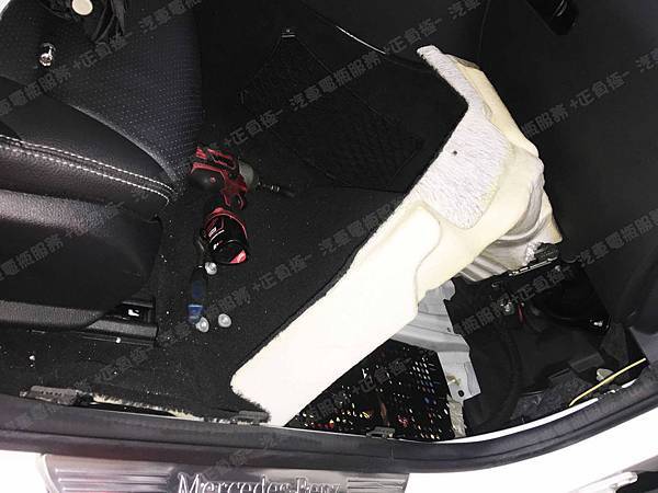 【台北】MERCEDES BENZ賓士 C-Class Sedan C200 W205 2016年 Auxiliary battery輔助電瓶(變壓器、電容器) 更換紀錄 IMG_1612