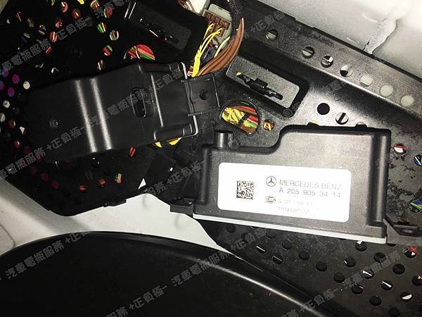 【台北】MERCEDES BENZ賓士 C-Class Sedan C200 W205 2016年 Auxiliary battery輔助電瓶(變壓器、電容器) 更換紀錄 IMG_1615