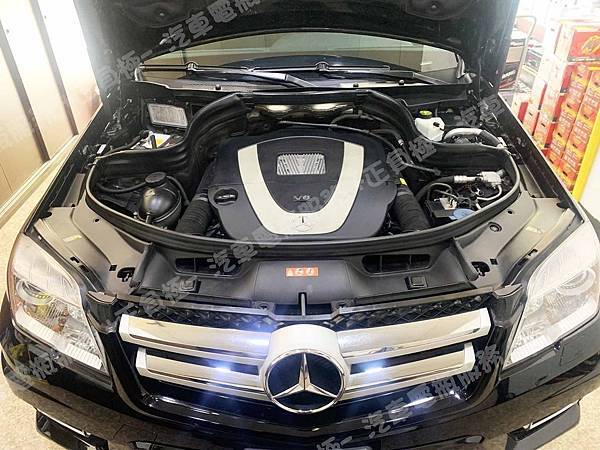 【台北】MERCEDES BENZ賓士 GLK-Class GLK300 X204 2010年 原廠電瓶 德製VARTA華達 AGM 80AH 800A(EN) 更換 汽車電池 德國VARTA華達 韓國廠 AGM LN4 580901080 80AH 800A(EN) IMG_5348