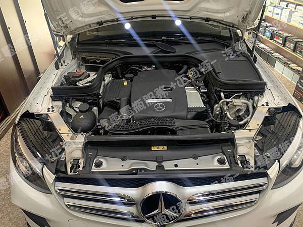 【台北】MERCEDES BENZ賓士 GLC-Class GLC250 4MATIC X253 2017年 原廠電瓶 德製VARTA華達 AGM 70AH 760A(EN) 更換 汽車電池 德國MOLL莫爾 AGM 81070 70AH 760A(EN) IMG_5095