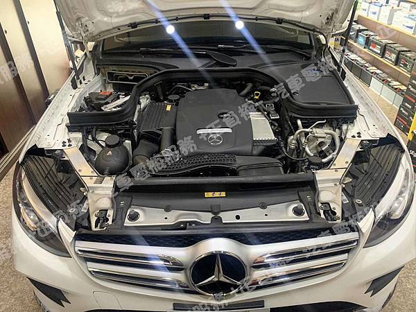 【台北】MERCEDES BENZ賓士 GLC-Class GLC250 4MATIC X253 2017年 原廠電瓶 德製VARTA華達 AGM 70AH 760A(EN) 更換 汽車電池 德國MOLL莫爾 AGM 81070 70AH 760A(EN) IMG_5093