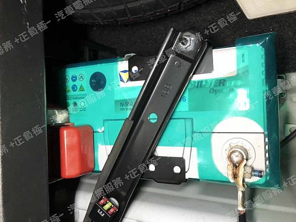 【台北】TOYOTA豐田 RAV4 2.5 Hybrid 4WD 油電版 2017年 原廠電瓶 日製GS YUASA S46B24R 45AH 325A 更換 汽車電池 德國VARTA華達 EFB N55R/80B24R 55AH 500A 有排氣孔設計 IMG_6680