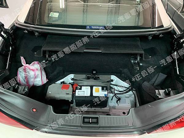 【台北】MERCEDES BENZ賓士 SL-Class SL63 AMG Roadster R231 2016年 原廠電瓶 VARTA華達 AGM 92AH 850A(EN) 更換 汽車電池 奧地利BANNER紅牛 AGM 59201 92AH 850A(EN) 【到府安裝】 IMG_8671