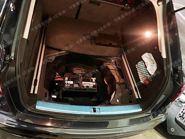 【台北】AUDI奧迪 A6 Avant 40 TFSI 2016年 原廠電瓶 德製VARTA華達 AGM 92AH 850A(EN) 更換 汽車電池 奧地利BANNER紅牛 AGM 59201 92AH 850A(EN) 【到府安裝】 IMG_9147
