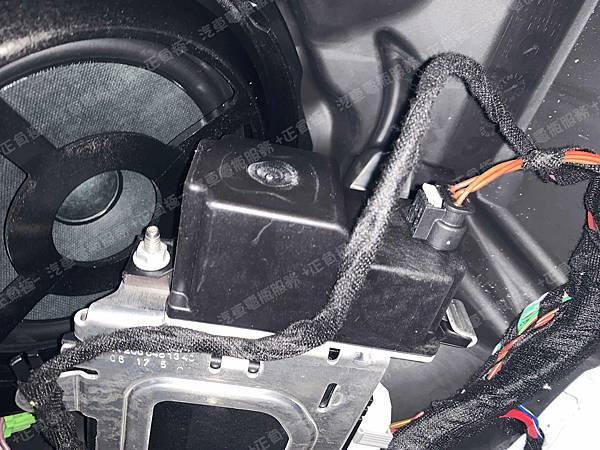 【台北】MERCEDES BENZ賓士 GLC-Class GLC250 4MATIC X253 2017年 原廠電池 Auxiliary battery輔助電瓶(變壓器、電容器) 更換紀錄 IMG_9327