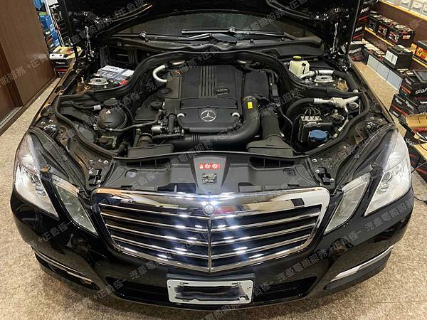 【台北】MERCEDES BENZ賓士 E-Class Sedan E200 W212 2012年 原廠電瓶 德製VARTA華達 AGM 80AH 800A(EN) 更換 汽車電池 德國VARTA華達 德國廠 AGM F21 80AH 800A(EN) IMG_9533