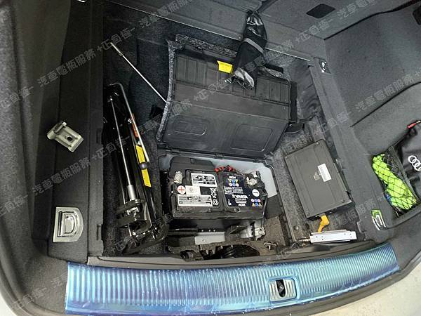 【台北】AUDI奧迪 Q5 30 TDI quattro 柴油版 2015年 原廠電瓶 德製VARTA華達 AGM 92AH 860A(EN) 更換 汽車電池 奧地利BANNER紅牛 AGM 59201 92AH 850A(EN) 【到府更換】 IMG_9454