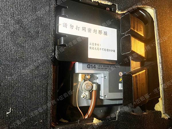 【台北】MERCEDES BENZ賓士 ML350 CDI BlueTEC 4MATIC W164 2012年 原廠電瓶 BENZ AGM 95AH 850A(EN) 更換 汽車電池 德國VARTA華達 德國廠 AGM G14 95AH 850A(EN) IMG_9470