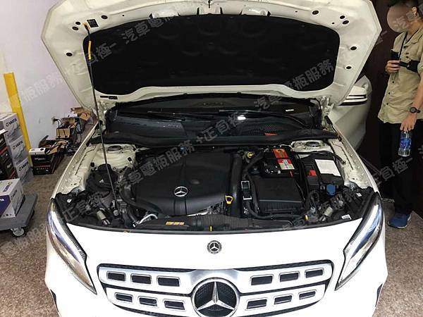 【台北】MERCEDES BENZ賓士 GLA-Class GLA200d 柴油版 X156 2018年 原廠電瓶 BENZ AGM 80AH 800A(EN) 更換 汽車電池 奧地利BANNER紅牛 AGM 58001 80AH 800A(EN) IMG_8122