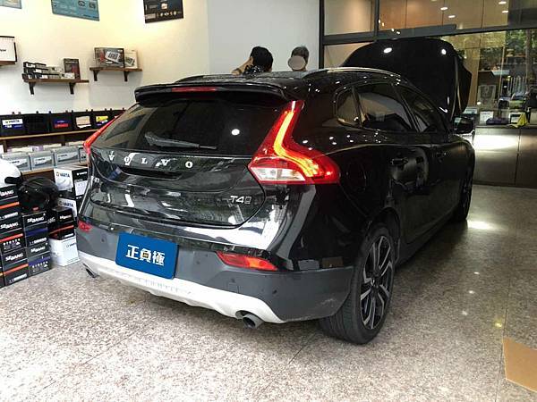 【台北】VOLVO富豪 V40 Cross Country T4 2018年 原廠電瓶 EFB 70AH 720A(EN) 更換 汽車電池 德國MOLL莫爾 AGM 81070 70AH 760A(EN) IMG_7253