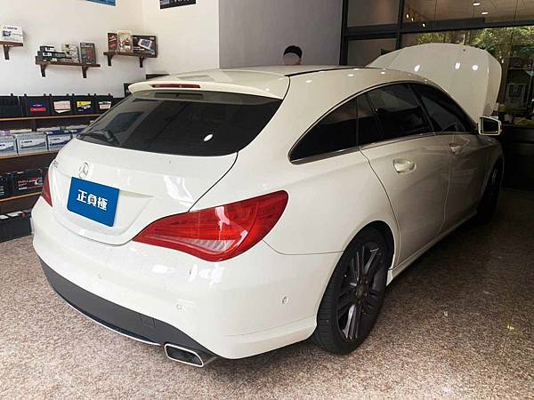 【台北】MERCEDES BENZ賓士 CLA Shooting Brake CLA220d 五門獵跑 X117 2016年 原廠電瓶 德國MOLL莫爾 AGM 70AH 720A(EN) 更換 汽車電池 奧地利BANNER紅牛 AGM 58001 80AH 800A(EN) IMG_7694