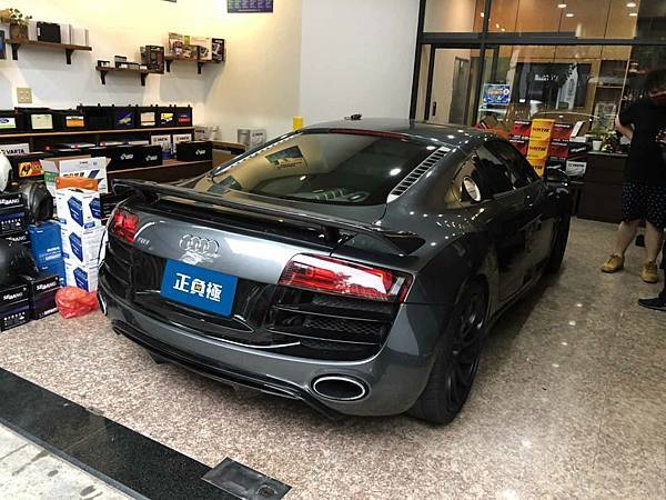 【台北】AUDI奧迪 R8 5.2 FSI quattro 2012年 原廠電瓶 德製MOLL莫爾 110AH 850A(EN) 更換 汽車電池 台灣 鐵力能源 磷酸鋰鐵電池 AGM-105 LT-B000A 1200CCA IMG_1087