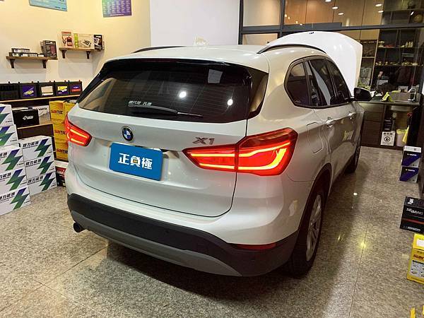 【台北】BMW寶馬 X1 sDrive18i F48 2017年 原廠電瓶 奧地利Banner紅牛 AGM 70AH 720A(EN) 更換 汽車電池 台灣 鐵力能源 磷酸鋰鐵電池 AGM-70 LT-B0002 900CCA IMG_1201