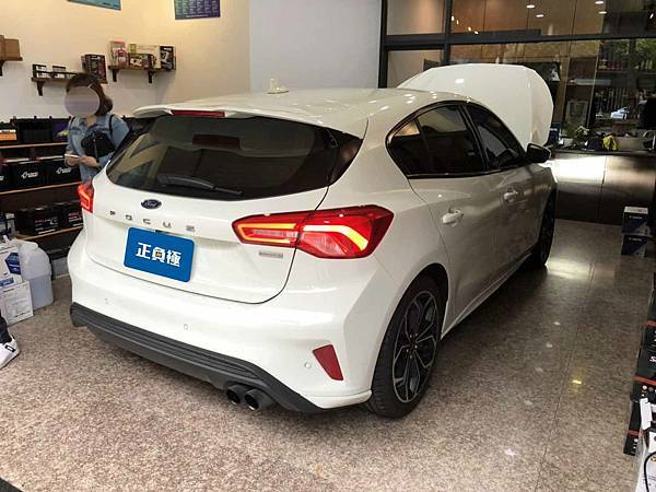 【台北】FORD福特 Focus 5D ST-Line MK4 四代 2019年 原車電瓶 印度製AMARON愛馬龍 EFB L3 DIN74 70AH 620CCA 更換 汽車電池 台灣 鐵力能源 磷酸鋰鐵電池 AGM-70 LT-B0002 900CCA IMG_0908