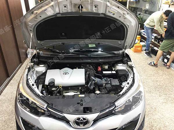 【台北】TOYOTA豐田 Yaris 1.5 2019年 原廠電瓶 台製YUASA湯淺 34B19LS-MF 加水式 33AH 240A 更換 汽車電池 台灣 鐵力能源 磷酸鋰鐵電池 EFB LT-B0014LS / 70B24LS 600CCA IMG_1519