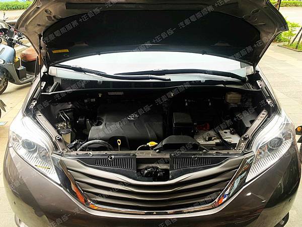 【台北】TOYOTA豐田 SIENNA 3.5 2013年 原車電瓶 德國VARTA華達 EFB T-110L/145D31L 90AH 820A 更換 汽車電池 台灣 鐵力能源 磷酸鋰鐵電池 EFB LT-B0013L / 120D31L 850CCA IMG_1604