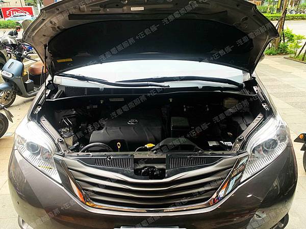 【台北】TOYOTA豐田 SIENNA 3.5 2013年 原車電瓶 德國VARTA華達 EFB T-110L/145D31L 90AH 820A 更換 汽車電池 台灣 鐵力能源 磷酸鋰鐵電池 EFB LT-B0013L / 120D31L 850CCA IMG_1606