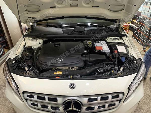 【台北】MERCEDES BENZ賓士 GLA-Class GLA200 X156 2017年 原廠電瓶 MOLL莫爾 AGM 70AH 720A(EN) 更換 汽車電池 德國VARTA華達 韓國廠 AGM LN3 70AH 760A(EN) IMG_6847
