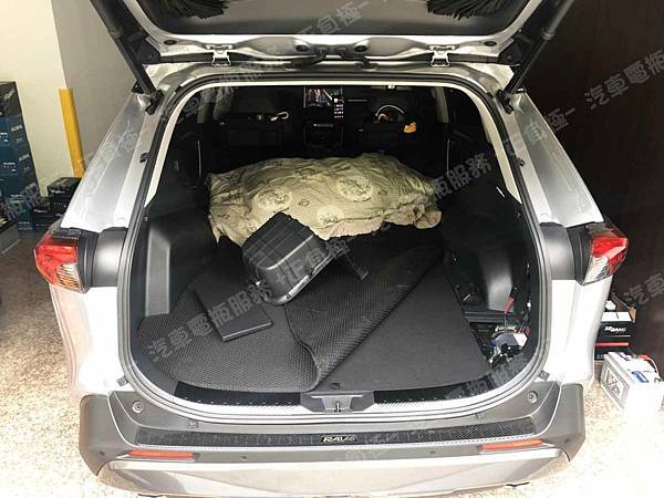 【台北】TOYOTA豐田 RAV4 2.5 Hybrid油電版 4WD MK5五代 2020年 原廠輔助電瓶 日製GS YUASA 45AH 285A(EN) 更換 汽車電池 德國VARTA華達 AGM D52 60AH 680A(EN) 有排氣孔設計 IMG_1849