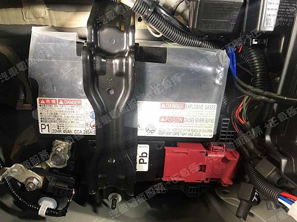 【台北】TOYOTA豐田 RAV4 2.5 Hybrid油電版 4WD MK5五代 2020年 原廠輔助電瓶 日製GS YUASA 45AH 285A(EN) 更換 汽車電池 德國VARTA華達 AGM D52 60AH 680A(EN) 有排氣孔設計 IMG_1848