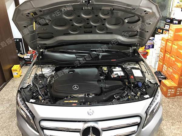 【台北】MERCEDES BENZ賓士 GLA-Class GLA200 X156 2015年 原廠電瓶 MOLL莫爾 AGM 70AH 760A(EN) 更換 汽車電池 德國MOLL莫爾 AGM 81070 70AH 760A(EN) IMG_1711