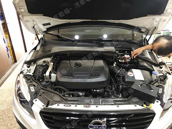 【台北】VOLVO富豪 XC60 T5 2017年 Auxiliary battery輔助小電池 原廠 VOLVO AGM 10AH 170A(EN) 更換電瓶 台灣 鐵力能源 磷酸鋰鐵電池 AGM LT-B0031R 冷啟動電流200A(EN) IMG_2042
