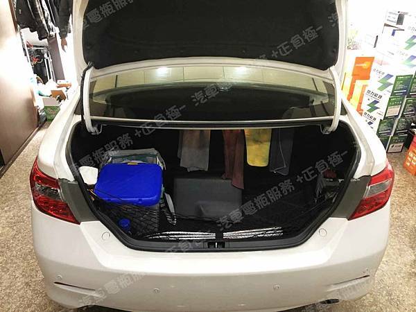 【台北】TOYOTA豐田 CAMRY 2.5 Hybrid 油電版 2013年 原車電瓶 韓製ATLAS AX S55D23R 50AH 550A 更換 汽車電池 日本KAWASAKI川崎 銀合金 EFB Q85R / 95D23R 65AH 700A 排氣孔設計 IMG_1998