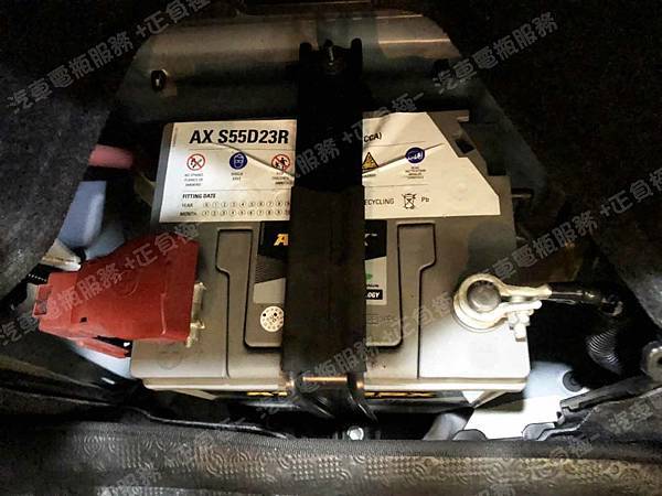 【台北】TOYOTA豐田 CAMRY 2.5 Hybrid 油電版 2013年 原車電瓶 韓製ATLAS AX S55D23R 50AH 550A 更換 汽車電池 日本KAWASAKI川崎 銀合金 EFB Q85R / 95D23R 65AH 700A 排氣孔設計 IMG_1997