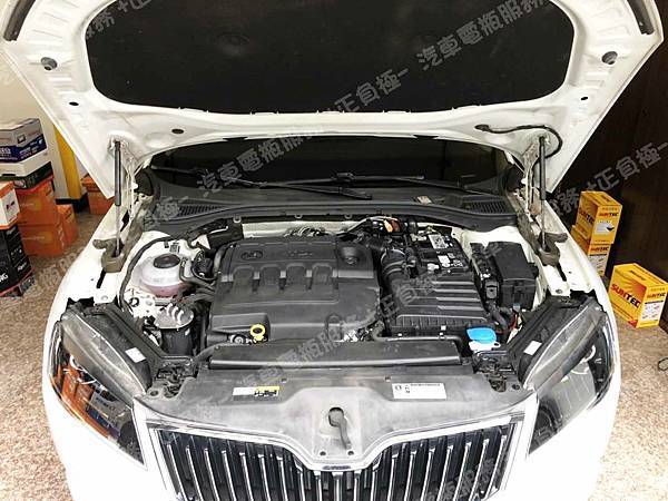 【台北】SKODA斯柯達 Superb Sedan 2.0 TDI 柴油版 2016年 原廠電瓶 德製MOLL莫爾 AGM 68AH 680A(EN) 更換 汽車電池 德國MOLL莫爾 AGM 81070 70AH 760A(EN) IMG_2319
