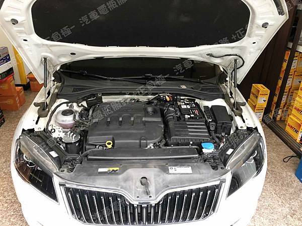 【台北】SKODA斯柯達 Superb Sedan 2.0 TDI 柴油版 2016年 原廠電瓶 德製MOLL莫爾 AGM 68AH 680A(EN) 更換 汽車電池 德國MOLL莫爾 AGM 81070 70AH 760A(EN) IMG_2317