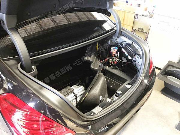 【台北】MERCEDES BENZ賓士 S-Class S400 L W222 / V222 3.0 汽油版 2016年 Auxiliary battery輔助小電池 原廠 泰製3K BATTERY AGM 12AH 200A(EN) 更換 原廠 BENZ AGM 12AH 200A(EN) 【到府安裝】 IMG_1526