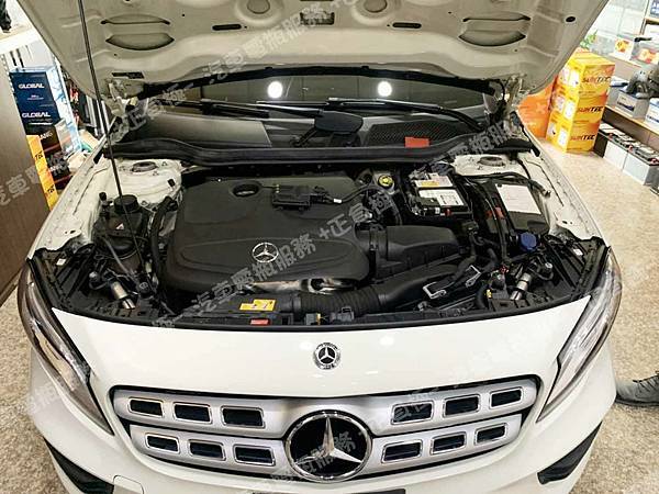 【台北】MERCEDES BENZ賓士 GLA-Class(NEW) GLA180 X156 2018年 原廠電瓶 德國MOLL莫爾 AGM 70AH 720A(EN) 更換 汽車電池 德國MOLL莫爾 AGM 81080 80AH 800A(EN) IMG_2666