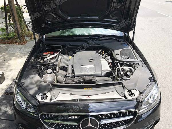 【台北】MERCEDES BENZ賓士 E-Class Sedan E200 Avantgarde AMG W213 2016年 原廠電瓶 MOLL莫爾 AGM 70AH 760A(EN) 更換 汽車電池 奧地利BANNER紅牛 AGM 57001 70AH 720A(EN) IMG_3002