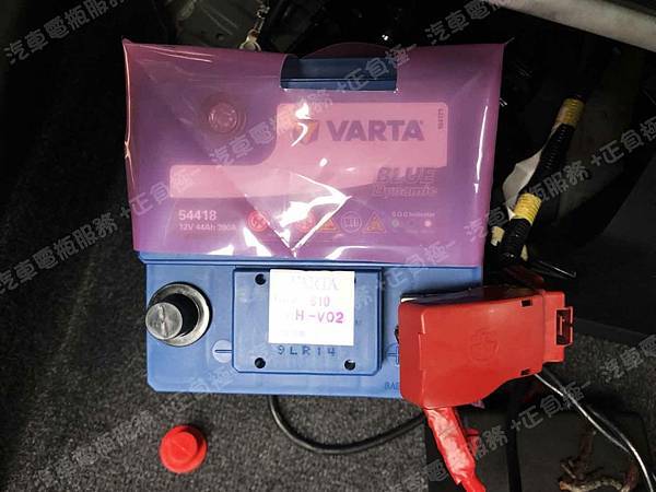 【台北】TOYOTA豐田 PRIUS C 1.5 Hybrid油電版 2017年 輔助電瓶 原廠 台製GS統力 340LN0-MF 35AH 264A(EN) 更換 汽車電池 德國VARTA華達 銀合金 54418 44AH 390A(EN) 【到府安裝】 IMG_3689