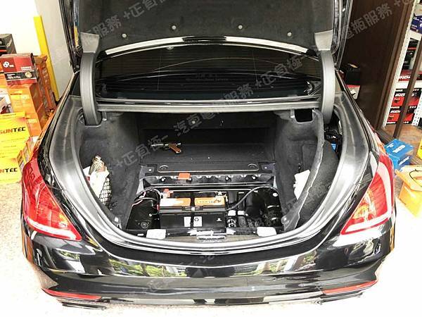 【台北】MERCEDES BENZ賓士 S-Class S400 L W222 2015年 原廠電瓶 德製MOLL莫爾 AGM 105AH 950A(EN) 更換 汽車電池 奧地利BANNER紅牛 AGM 60501 105AH 950A(EN) IMG_3698
