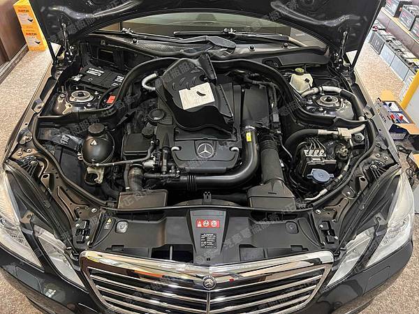 【台北】MERCEDES BENZ賓士 E-Class Estate E250 CGI 五門旅行車 S212 2011年 原車電瓶 韓製A1 EFB100 100AH 850A 更換 汽車電池 德國MOLL莫爾 AGM 81095 95AH 850A(EN) IMG_8258