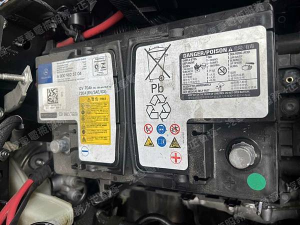 【台北】MERCEDES BENZ賓士 A-Class A200 W177 2018年 原廠電瓶 德製MOLL莫爾 AGM 70AH 720A(EN) 更換 汽車電池 德國MOLL莫爾 AGM 81070 70AH 760A(EN) IMG_9238