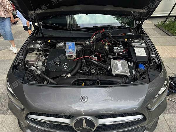 【台北】MERCEDES BENZ賓士 A-Class A200 W177 2018年 原廠電瓶 德製MOLL莫爾 AGM 70AH 720A(EN) 更換 汽車電池 德國MOLL莫爾 AGM 81070 70AH 760A(EN) IMG_9235