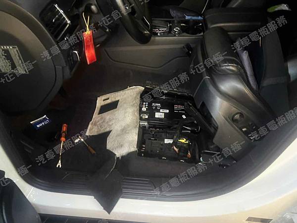 【台北】VOLKSWAGEN福斯 Touareg V6 TDI 柴油版 2011年 原廠電瓶 AGM 92AH 850A(EN) 更換 汽車電池 德國MOLL莫爾 AGM 81095 95AH 850A(EN) IMG_0153