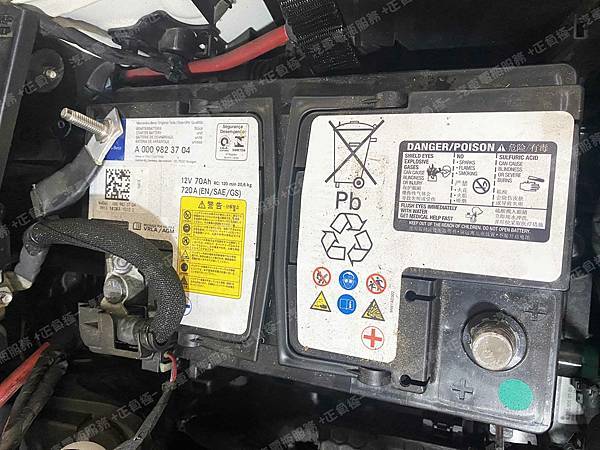 【台北】MERCEDES BENZ賓士 A-Class Sedan A220 V177 2018年 原廠電瓶 德製MOLL莫爾 AGM 70AH 720A(EN) 更換 汽車電池 德國MOLL莫爾 AGM 81070 70AH 760A(EN) IMG_1052