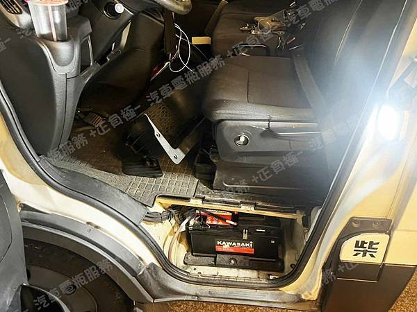 【台北】IVECO依維柯 Daily 達利 3.49噸 柴油 商用貨車 2018年 原車電瓶 韓製BOSCH博世 ST AGM LN6 105AH 950A 更換 汽車電池 義大利KAWASAKI川崎 AGM KDK1050 LN6 105AH 950A(EN) IMG_2028