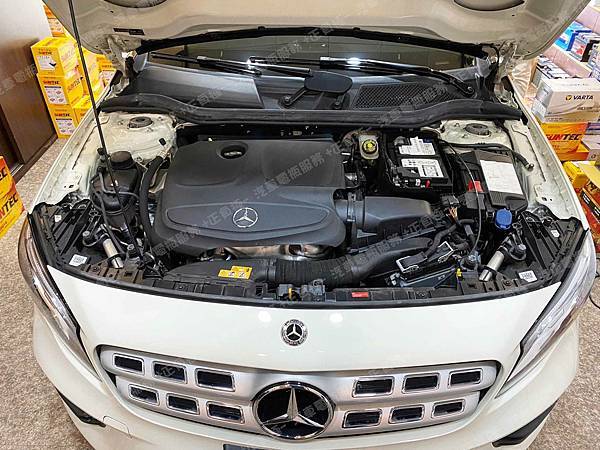 【台北】MERCEDES BENZ賓士 GLA-Class GLA180 AMG X156 2018年 原廠電瓶 德國MOLL莫爾 AGM 80AH 800A(EN) 更換 汽車電池 德國MOLL莫爾 AGM 81080 80AH 800A(EN) IMG_3925