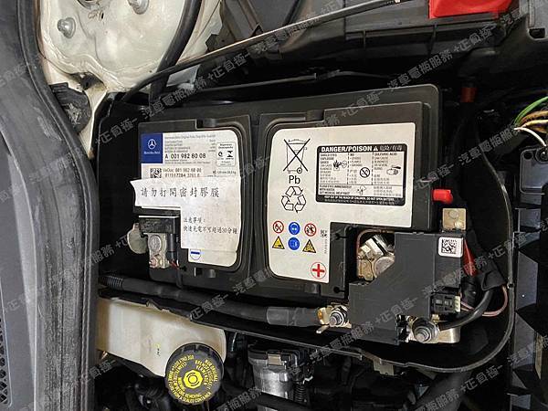 【台北】MERCEDES BENZ賓士 GLA-Class GLA180 AMG X156 2018年 原廠電瓶 德國MOLL莫爾 AGM 80AH 800A(EN) 更換 汽車電池 德國MOLL莫爾 AGM 81080 80AH 800A(EN) IMG_3926