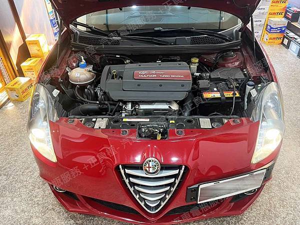 【台北】ALFA ROMEO愛快羅密歐 Giulietta 1.4 Turbo MultiAir TCT 2014年 原車電瓶 台製YUASA湯淺 SMF LBN2 65AH 580A 更換 汽車電池 韓國SUNTEC 鈣合金 56077 60AH 540A(EN) IMG_4966