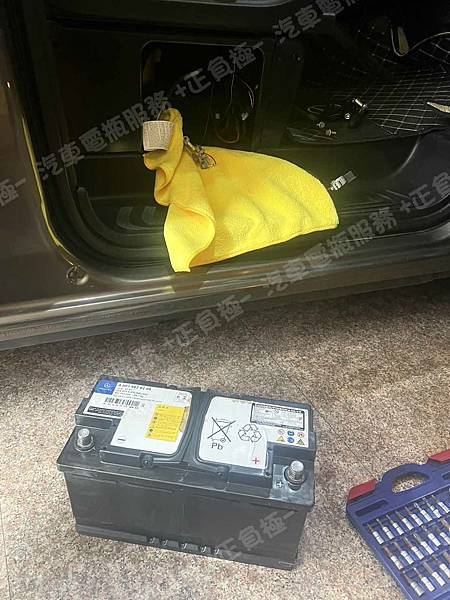 【台北】MERCEDES BENZ賓士 V-Class V250d W447 2015年 原廠電瓶 AGM 95AH 850A(EN) 更換 汽車電池 韓國SUNTEC AGM 95 LN5 95AH 850A(EN) IMG_6241